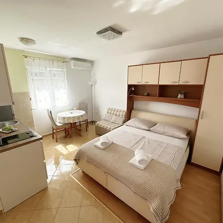 Miranda Apartment